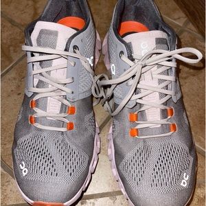 On Cloud Womens size 9-  lightly worn like new